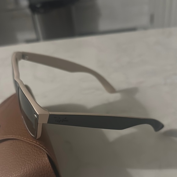 Ray-Ban Black Sunglasses with Case main image 9